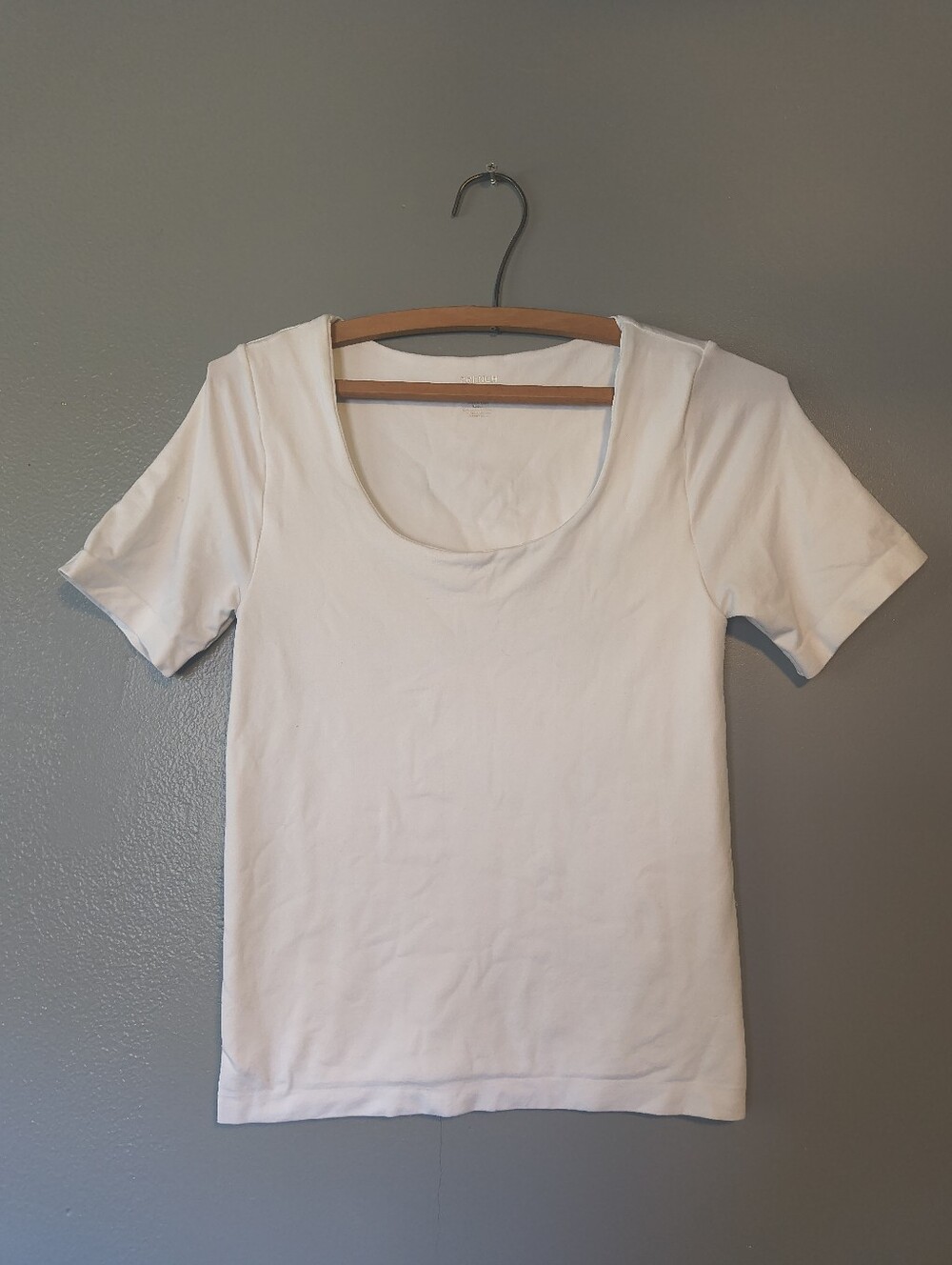 Seamless Women's White Scoop Neck Short Sleeve Top